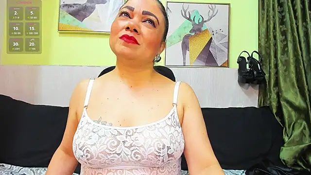 Snapshot of AtheneaArbelaez_ chatting on December 2, 2025, 8:43 pm AtheneaArbelaez online show from December 2, 2025, 8:43 pm