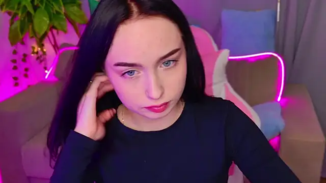 Snapshot of MonikaCarter chatting on October 14, 2025, 11:11 am MonikaCarter online show from October 14, 2025, 11:11 am