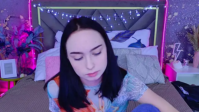 Snapshot of MonikaCarter chatting on October 16, 2025, 11:18 am MonikaCarter online show from October 16, 2025, 11:18 am