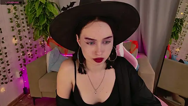 Snapshot of MonikaCarter chatting on October 30, 2025, 2:36 pm MonikaCarter online show from October 30, 2025, 2:36 pm