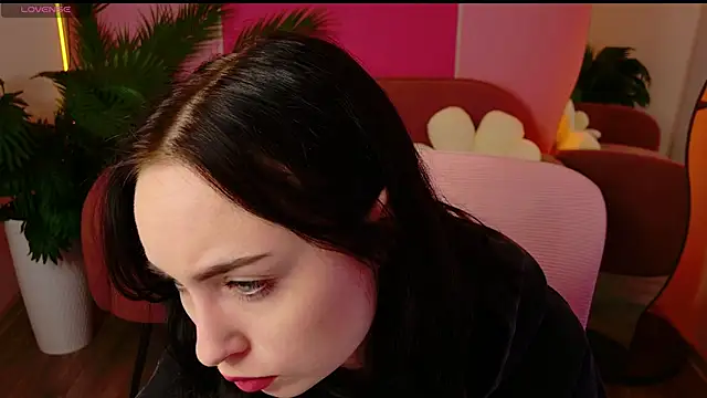 Snapshot of MonikaCarter chatting on November 13, 2025, 10:19 am MonikaCarter online show from November 13, 2025, 10:19 am