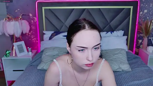 Snapshot of MonikaCarter chatting on November 27, 2025, 12:16 pm MonikaCarter online show from November 27, 2025, 12:16 pm