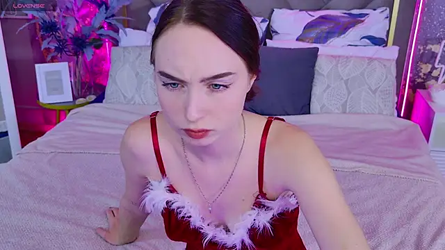 Snapshot of MonikaCarter chatting on October 7, 2025, 12:06 pm MonikaCarter online show from October 7, 2025, 12:06 pm