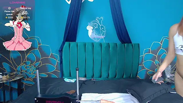 Maylu Fox online show from December 16, 2025, 11:58 am