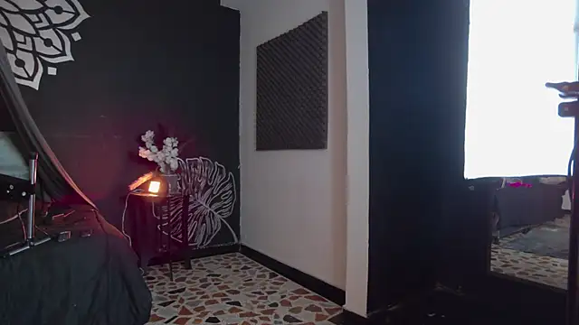 Snapshot of Maylu_Fox chatting on November 10, 2025, 12:32 pm Maylu Fox online show from November 10, 2025, 12:32 pm