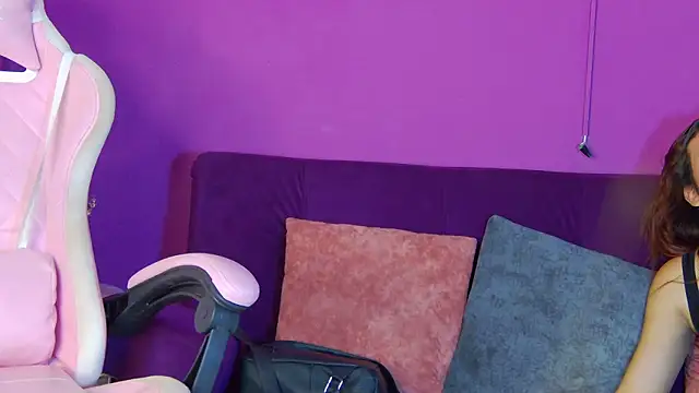 Snapshot of Maylu_Fox chatting on November 4, 2025, 1:26 pm Maylu Fox online show from November 4, 2025, 1:26 pm