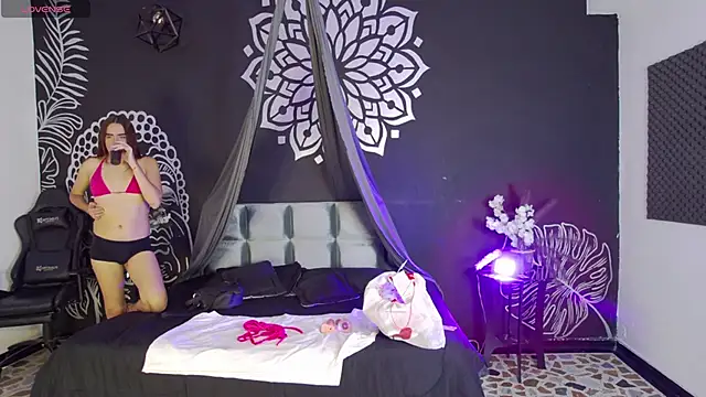 Snapshot of Maylu_Fox chatting on November 12, 2025, 12:31 pm Maylu Fox online show from November 12, 2025, 12:31 pm