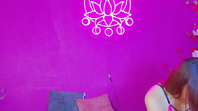 Snapshot of Maylu_Fox chatting on November 6, 2025, 12:42 pm Maylu Fox online show from November 6, 2025, 12:42 pm