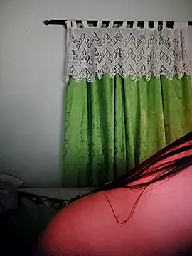 Snapshot of Linda_Saenz_ chatting on October 6, 2025, 7:53 am Linda Saenz online show from October 6, 2025, 7:53 am