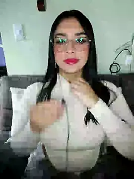 Snapshot of Linda_Saenz_ chatting on October 24, 2025, 7:24 pm Linda Saenz online show from October 24, 2025, 7:24 pm