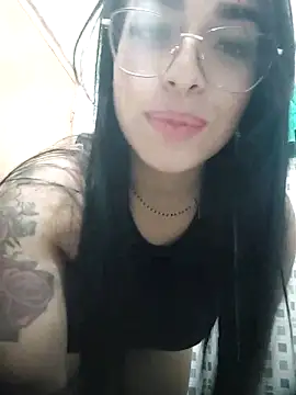 Snapshot of Linda_Saenz_ chatting on September 22, 2025, 3:23 am Linda Saenz online show from September 22, 2025, 3:23 am