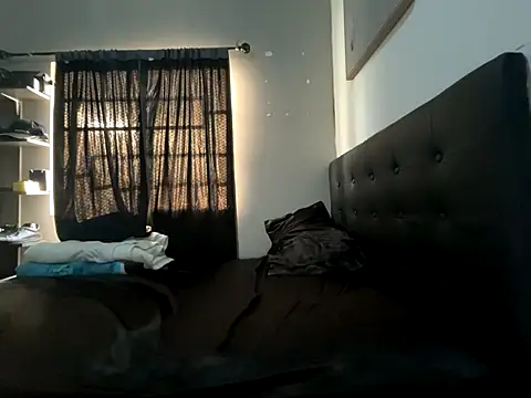 PollitoVergonXL online show from November 2, 2025, 11:32 pm