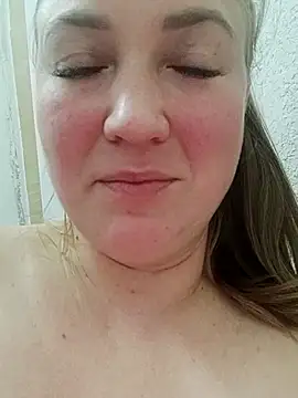 Snapshot of Kiss_Eva chatting on October 24, 2025, 8:19 pm Kiss Eva online show from October 24, 2025, 8:19 pm