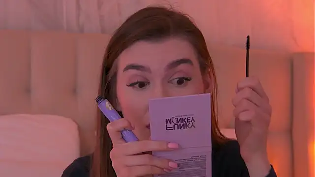 AshleyEvance online show from April 17, 2026, 6:27 am