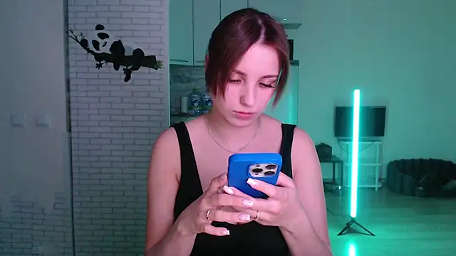 Leonaalove online show from March 23, 2026, 4:29 pm