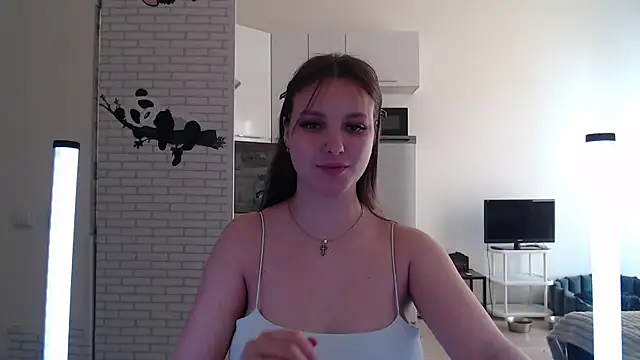 Leonaalove online show from April 21, 2026, 2:34 pm