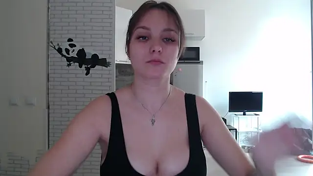 Leonaalove online show from April 4, 2026, 1:06 pm