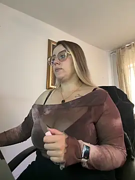 Snapshot of CurvyLust_x chatting on May 21, 2026, 1:52 pm CurvyLust x online show from May 21, 2026, 1:52 pm