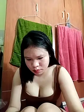 Snapshot of emyeuhss chatting on September 29, 2025, 12:44 pm emyeuhss online show from September 29, 2025, 12:44 pm