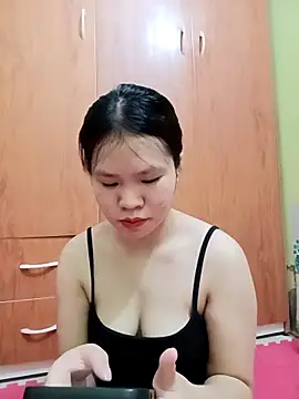 Snapshot of emyeuhss chatting on September 9, 2025, 12:47 pm emyeuhss online show from September 9, 2025, 12:47 pm
