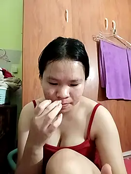 Snapshot of emyeuhss chatting on October 6, 2025, 7:47 pm emyeuhss online show from October 6, 2025, 7:47 pm