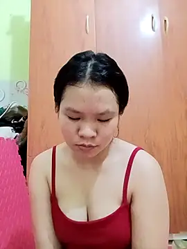Snapshot of emyeuhss chatting on September 11, 2025, 5:18 am emyeuhss online show from September 11, 2025, 5:18 am