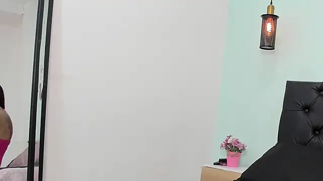 Marianee Rousse online show from November 1, 2025, 12:54 pm