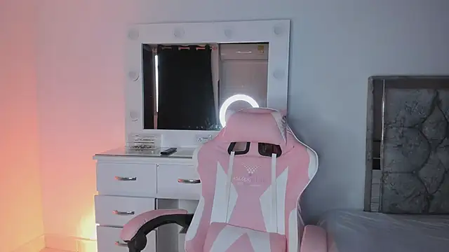 lovingdarcy  online show from November 2, 2025, 1:27 pm