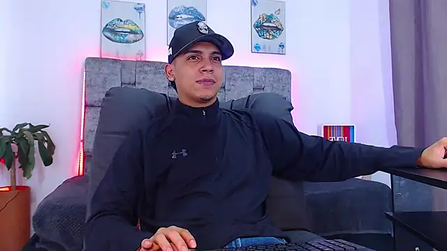 Snapshot of david_santos16 chatting on November 4, 2025, 3:32 am david santos16 online show from November 4, 2025, 3:32 am