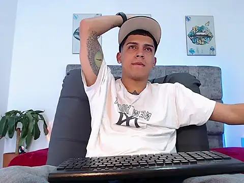 Snapshot of david_santos16 chatting on September 24, 2025, 11:43 pm david santos16 online show from September 24, 2025, 11:43 pm