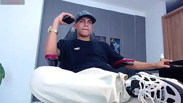 Snapshot of david_santos16 chatting on December 2, 2025, 8:54 pm david santos16 online show from December 2, 2025, 8:54 pm