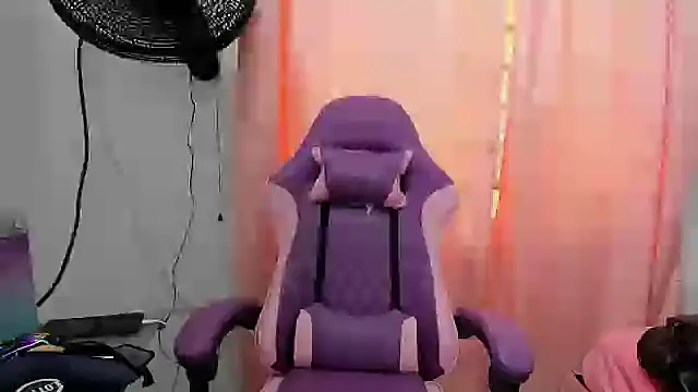 shy luna18 online show from September 14, 2025, 12:27 pm