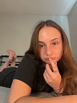 MadilynX777 online show from October 21, 2025, 10:09 pm