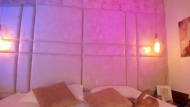 Mily Vermont online show from September 27, 2025, 4:13 pm