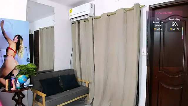 Snapshot of zou_quira chatting on February 7, 2026, 12:07 am zou quira online show from February 7, 2026, 12:07 am