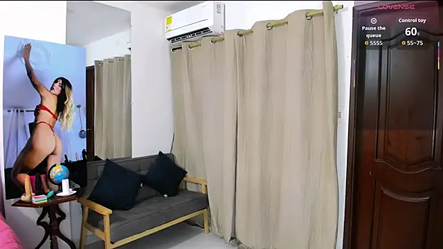 Snapshot of zou_quira chatting on February 19, 2026, 1:30 pm zou quira online show from February 19, 2026, 1:30 pm