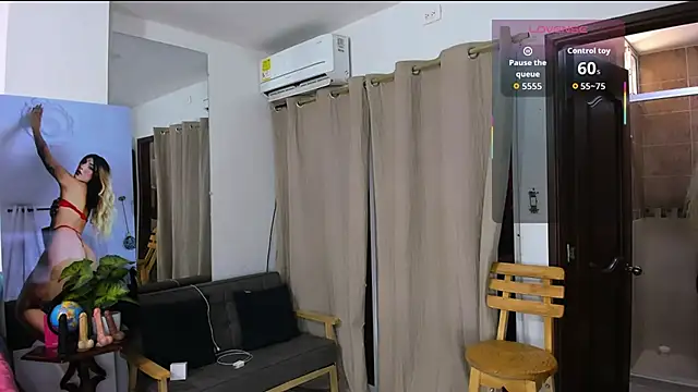 Snapshot of zou_quira chatting on February 10, 2026, 1:21 pm zou quira online show from February 10, 2026, 1:21 pm