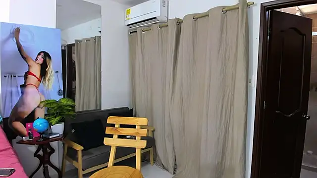 Snapshot of zou_quira chatting on February 3, 2026, 1:16 pm zou quira online show from February 3, 2026, 1:16 pm