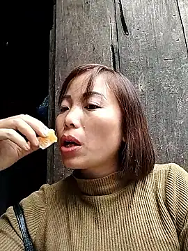 Annaacutee online show from November 13, 2025, 7:45 am