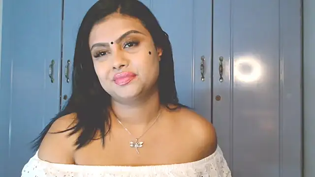 Snapshot of Indian_GlowingMiax chatting on October 6, 2025, 6:19 pm Indian GlowingMiax online show from October 6, 2025, 6:19 pm