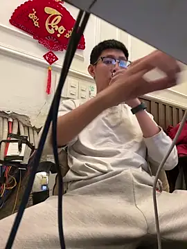 linh21107 online show from April 9, 2026, 1:50 pm