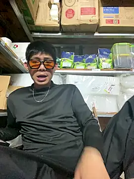 Snapshot of linh21107 chatting on November 5, 2025, 6:27 am linh21107 online show from November 5, 2025, 6:27 am