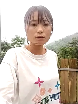 Snapshot of linda_bae00 chatting on September 13, 2025, 2:33 am linda bae00 online show from September 13, 2025, 2:33 am