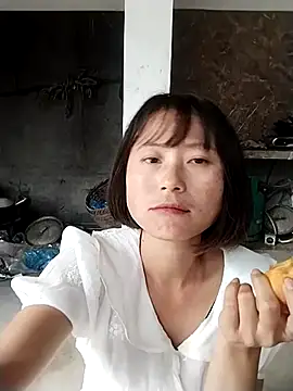 Snapshot of linda_bae00 chatting on October 29, 2025, 2:32 am linda bae00 online show from October 29, 2025, 2:32 am