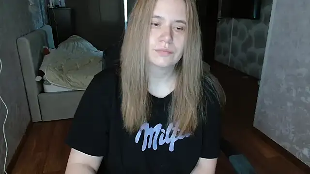 AdelinaLawson online show from May 13, 2026, 4:52 am