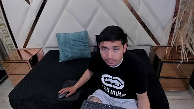 Snapshot of PleasureDuo69 chatting on October 15, 2025, 7:11 pm PleasureDuo69 online show from October 15, 2025, 7:11 pm