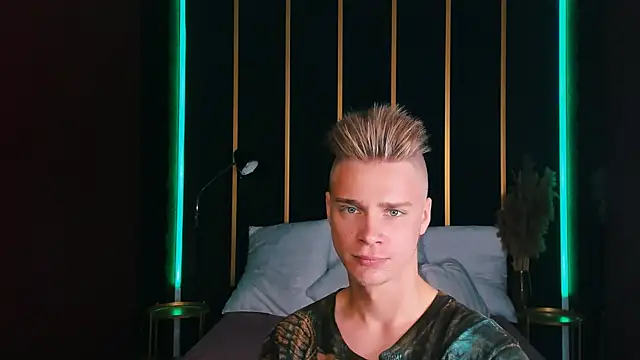 Snapshot of LawrenceMiles chatting on September 15, 2025, 10:48 am LawrenceMiles online show from September 15, 2025, 10:48 am