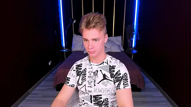 Snapshot of LawrenceMiles chatting on October 6, 2025, 10:16 am LawrenceMiles online show from October 6, 2025, 10:16 am