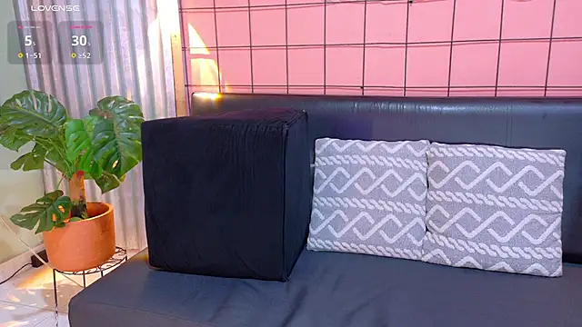 Snapshot of Daiisy_kiss chatting on November 16, 2025, 1:43 am Daiisy kiss online show from November 16, 2025, 1:43 am