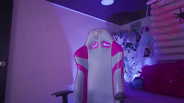 Lana Dreams  online show from October 21, 2025, 12:32 am